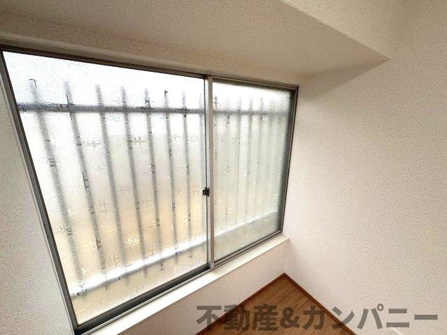 松前町筒井中古戸建のその他|懐かしい窓のデザインです
