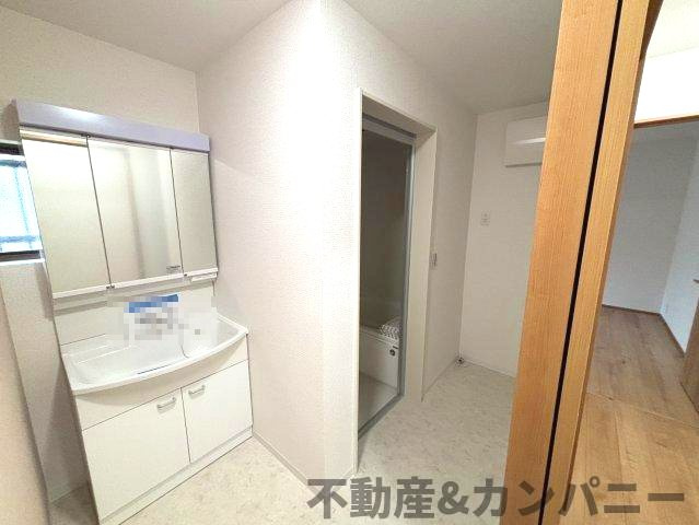 松前町筒井中古戸建の独立洗面台|独立洗面台で身支度をすべて済ませてしまいましょう