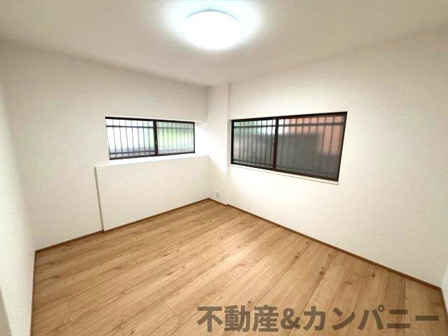 松前町筒井中古戸建の洋室|広々とした洋室です