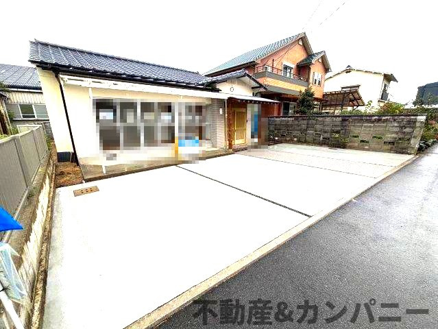 松前町筒井中古戸建の駐車場|駐車場に車を止められます