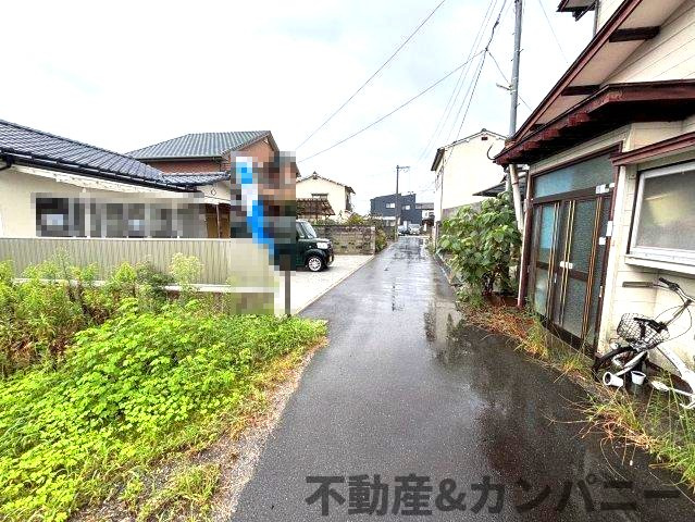 松前町筒井中古戸建の前面道路含む現地写真|前面道路含む現地写真です