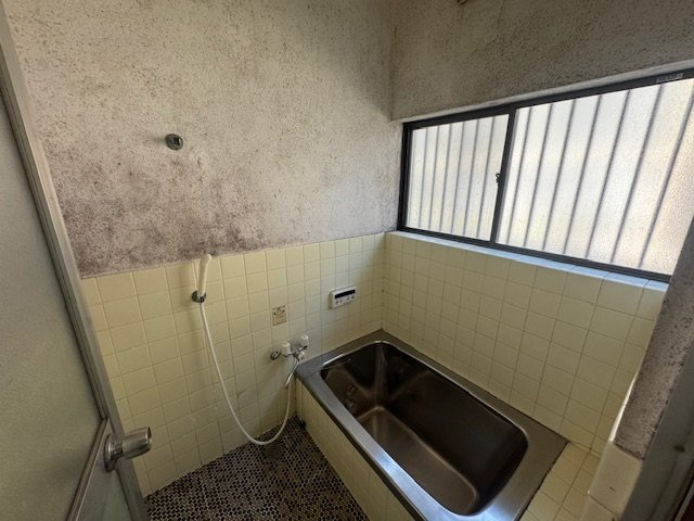 岡山市南区妹尾　ガレージ付き中古戸建の浴室