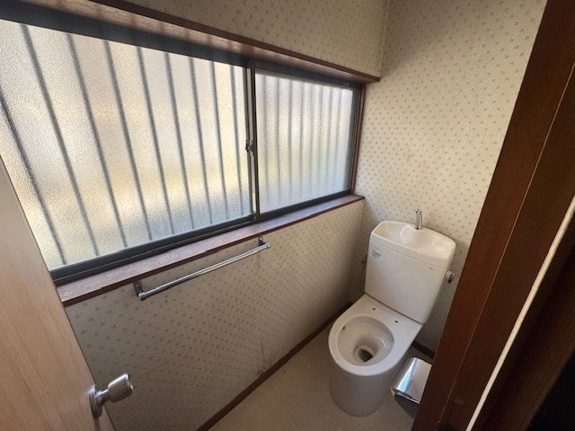 岡山市南区妹尾　ガレージ付き中古戸建のトイレ