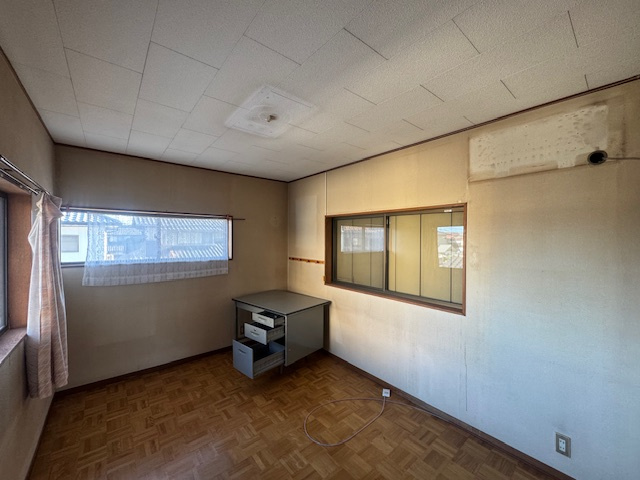 岡山市南区妹尾　ガレージ付き中古戸建の洋室