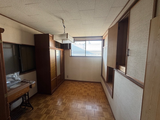 岡山市南区妹尾　ガレージ付き中古戸建の洋室