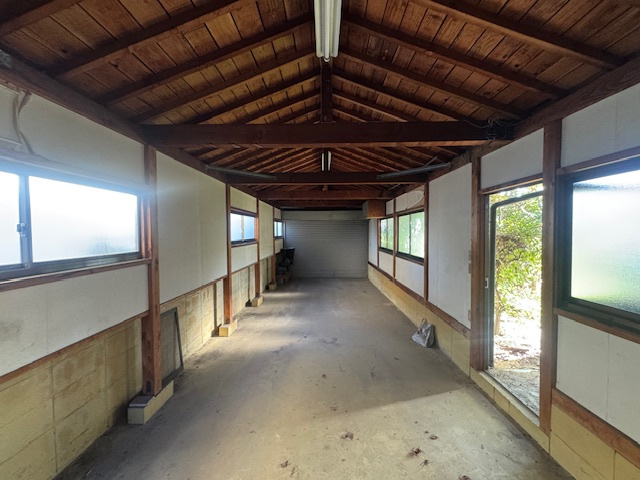 岡山市南区妹尾　ガレージ付き中古戸建の駐車場