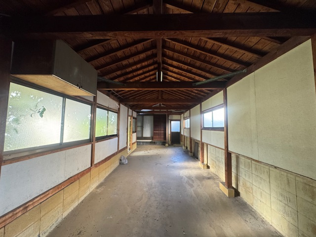 岡山市南区妹尾　ガレージ付き中古戸建の駐車場