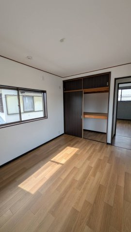 岡山市南区妹尾　ガレージ付き中古戸建の洋室|２階洋室：約６帖