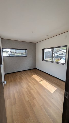 岡山市南区妹尾　ガレージ付き中古戸建の前面道路含む現地写真