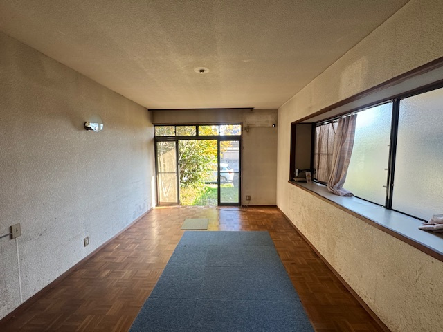 岡山市南区妹尾　ガレージ付き中古戸建の居間・リビング