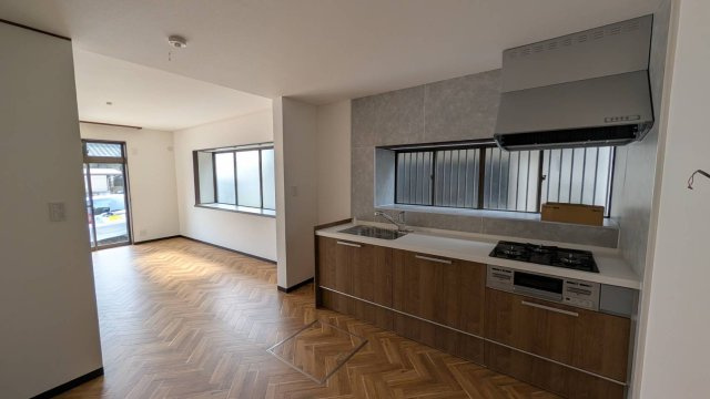 岡山市南区妹尾　ガレージ付き中古戸建のキッチン