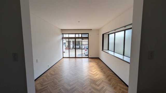 岡山市南区妹尾　ガレージ付き中古戸建の居間・リビング