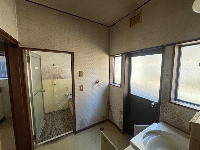 岡山市南区妹尾　ガレージ付き中古戸建の脱衣所