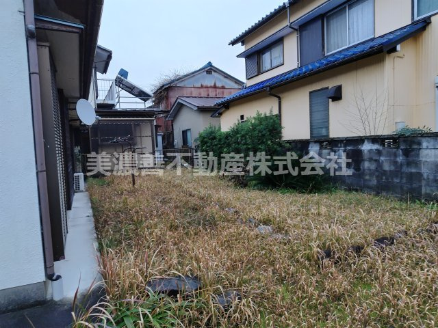 ６５７２６　瑞穂市牛牧中古戸建ての庭