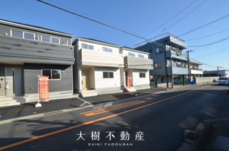 【前面道路含む現地写真】