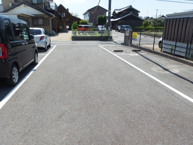 プレミールグレイスＡの駐車場