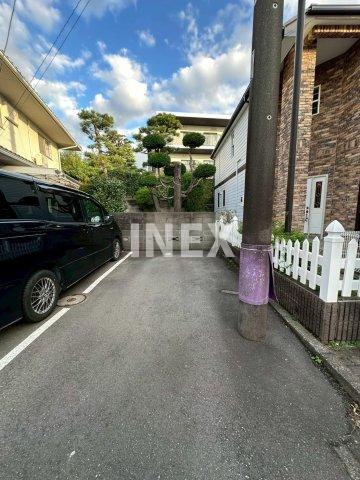 山手戸建Ｂ棟の駐車場