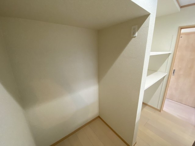 ル・グランのキッチン|キッチン後ろ収納