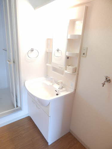 コンフォート山川　A棟の洗面所|コンパクトで使いやすい洗面所