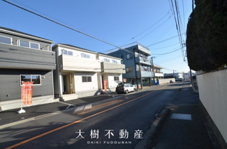 【前面道路含む現地写真】