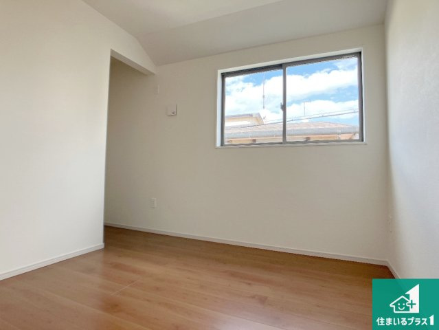 加古郡播磨町東本荘　第1期　新築一戸建ての洋室|収納スペースが充実しているので子供の成長に合わせてたくさん収納ができます！家族構成に合わせた様々な活用ができる収納！