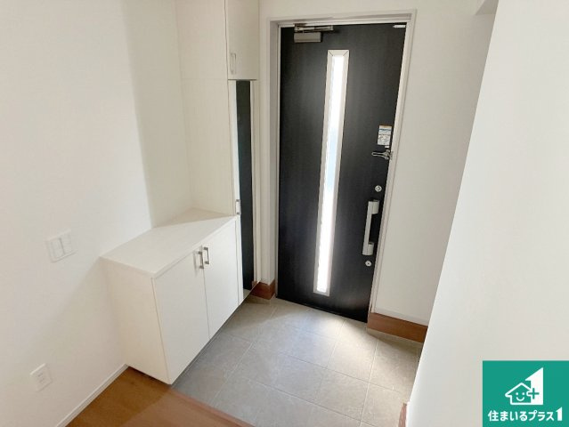 加古郡播磨町東本荘　第1期　新築一戸建ての玄関|シューズボックスにはたくさんの靴が収納できるので玄関周りはいつもスッキリ！ご家族が増えても安心！