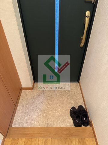 ロイヤルモナークの玄関