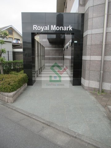 ロイヤルモナークのエントランス