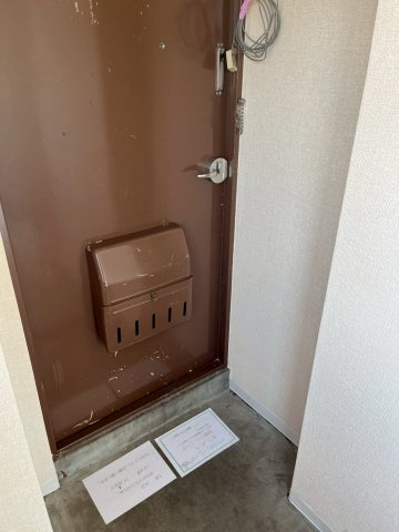 石原マンション（三山）の玄関|収納もある玄関です