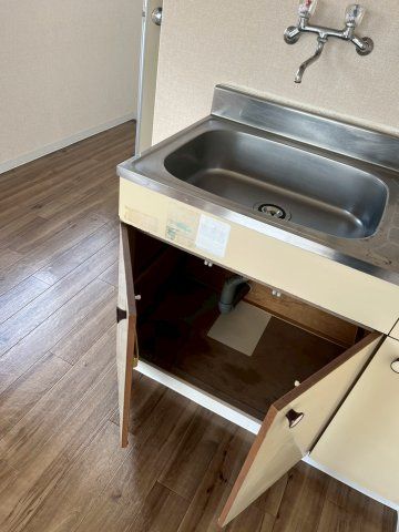 石原マンション（三山）のキッチン|便利な収納スペースです