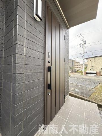 茅ヶ崎市小和田1丁目　新築戸建全2棟の玄関|シンプルで使いやすい玄関です