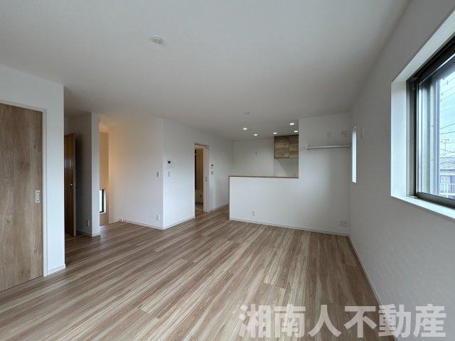 茅ヶ崎市小和田1丁目　新築戸建全2棟の居間・リビング|使いやすい居間です