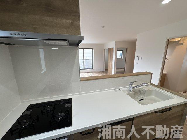 茅ヶ崎市小和田1丁目　新築戸建全2棟のキッチン|キッチンでお料理をお楽しみください