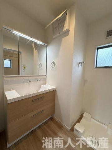 茅ヶ崎市小和田1丁目　新築戸建全2棟の独立洗面台|朝の身支度には欠かせない独立洗面化粧台