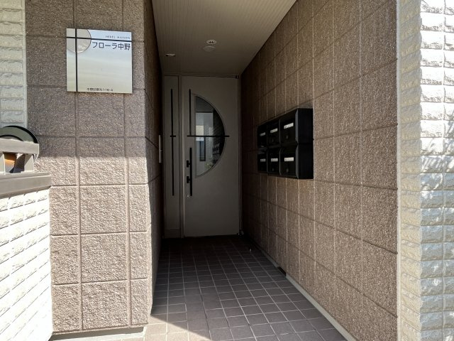 フローラ中野のエントランス