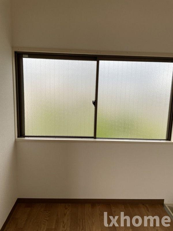 サンハイツ西本の寝室|開放的な寝室です