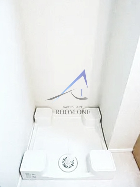 スカイコートヒルズ新宿の設備|洗濯機置き場です。