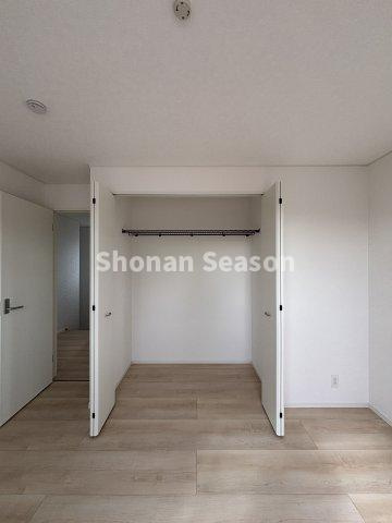 【洋室】 | 全室収納付きで増えがちな学習用具・衣類や、季節家電なども、各部屋に収納でき便利ですよ。