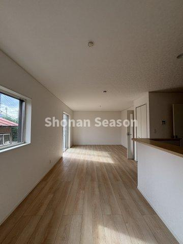 【居間・リビング】 | リビングは広々18.7帖ございます◎
ご家族でゆったりと過ごすことができますね♪