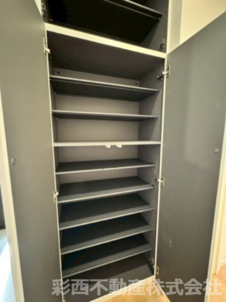 所沢市所沢新町新築戸建ての駐車場|駐車3台可能♪（車種による）お子さまとのプール遊び等広さもたっぷりあります♪