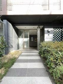 スカイコート渋谷北参道のエントランス