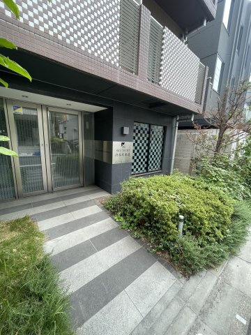 スカイコート渋谷北参道のエントランス