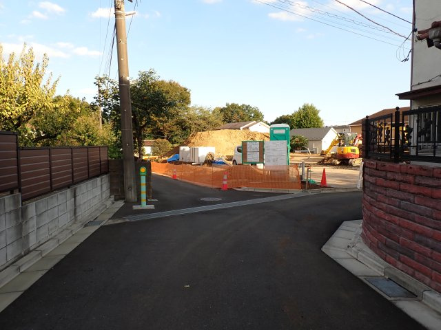 八王子市石川町の売地の前面道路含む現地写真|2025/10撮影