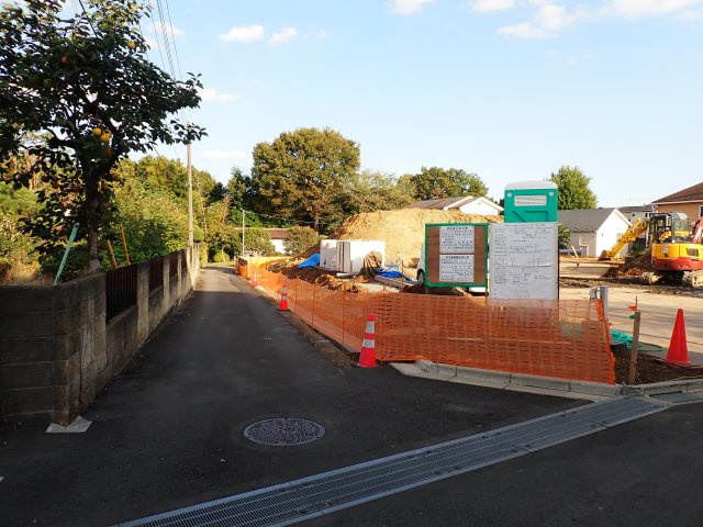 八王子市石川町の売地の前面道路含む現地写真|1号地から4号地側の2.9ｍ公道です