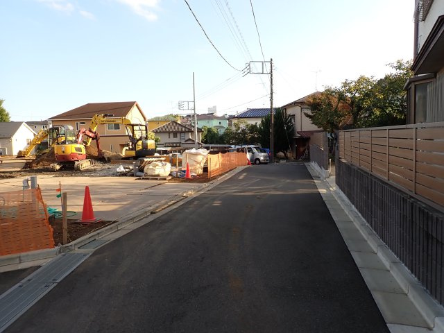 八王子市石川町の売地の前面道路含む現地写真|7号地側の4.5ｍ公道です