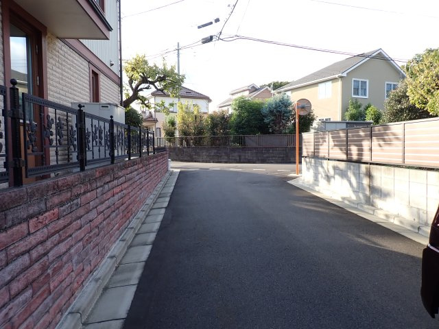八王子市石川町の売地の前面道路含む現地写真|2025/10撮影
