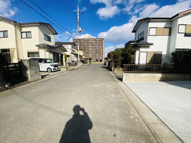 新築　佐波郡玉村町上之手　Heatful　Town　１号棟の前面道路含む現地写真|現地写真　西側接道幅員約6ｍ
