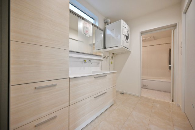 マドレコート大西町3丁目新築一戸建て|4LDK+駐車2台可(車種制限有)の独立洗面台|使いやすさがぎゅっと詰まった三面鏡ドレッサー◎
家事効率が大幅に向上する「乾太」が標準装備です！
