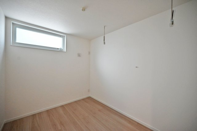 マドレコート大西町3丁目新築一戸建て|4LDK+駐車2台可(車種制限有)の洋室|-2階洋室3.7帖-
室内干し用の竿が設置されます◎