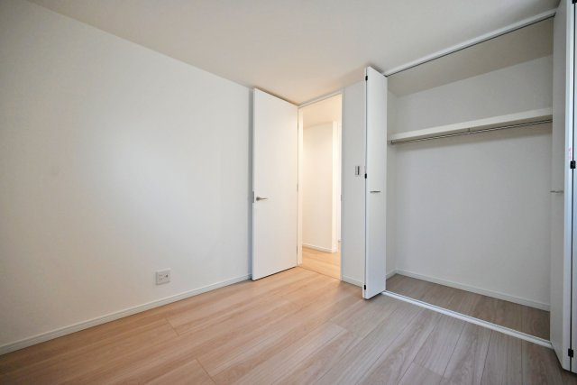 マドレコート大西町3丁目新築一戸建て|4LDK+駐車2台可(車種制限有)の洋室|-2階洋室4.6帖-
クローゼット収納付きで、お部屋がすっきり片付きます。